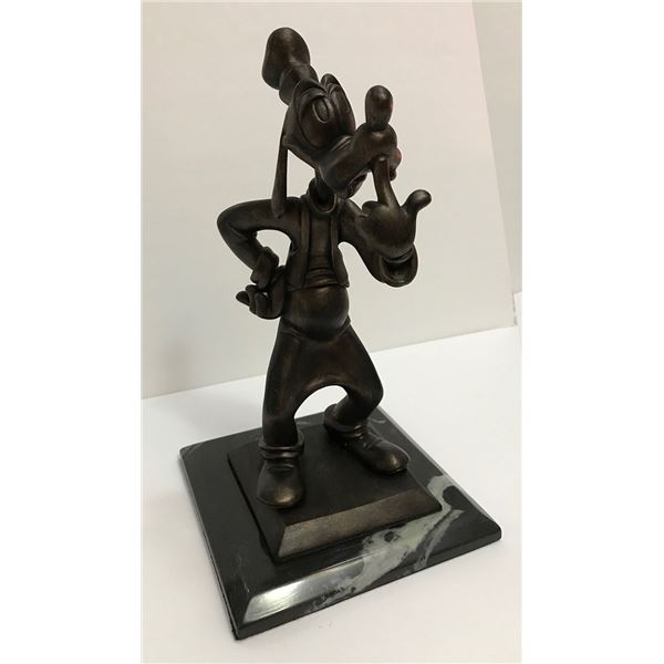 Disneyland Limited Edition Goofy Hub Style Statue