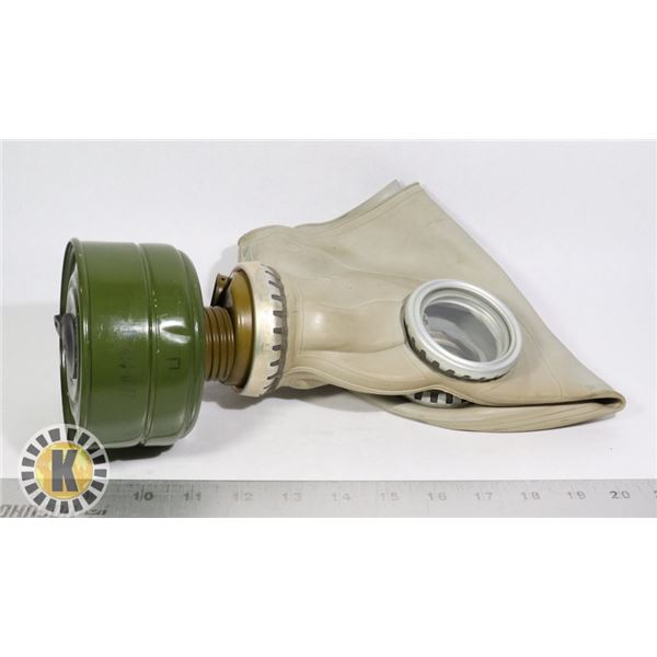 1970'S RUSSIAN GAS MASK