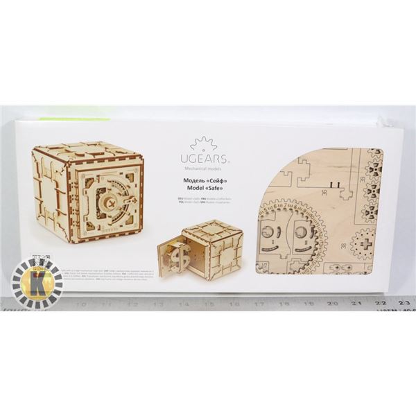 UGEARS MECHANICAL WOOD MODEL, SAFE