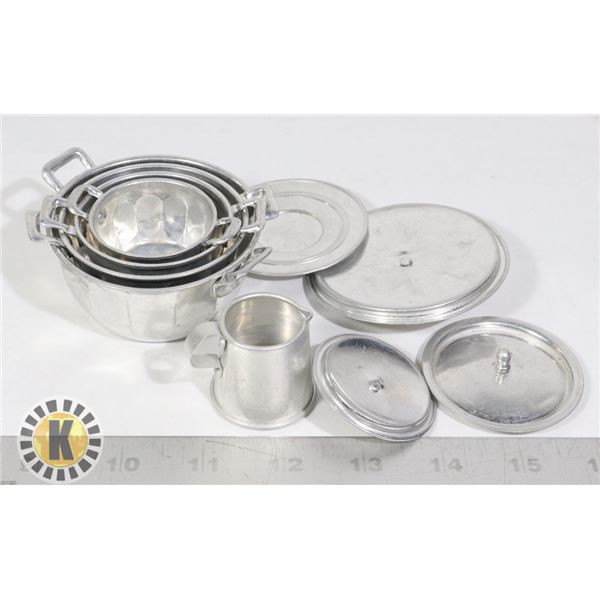 COLLECTION OF 1940'S TIN TOY KITCHENWARE