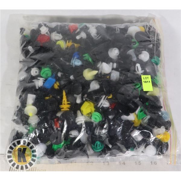 LARGE BAG OF ASSORTED AUTOMTIVE REPLACEMENT CLIPS