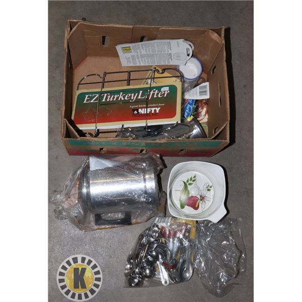 BOX OF ASSORTED KITCHEN ACCESSORIES