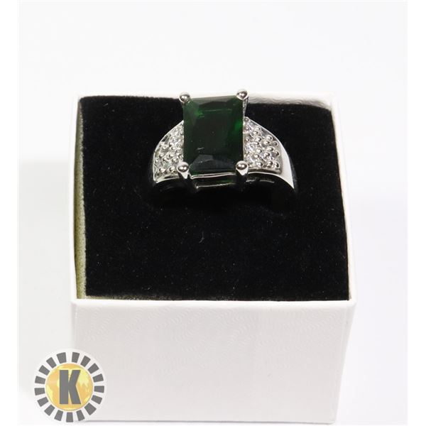 SIZE 9 COSTUME JEWELRY RING W STONES