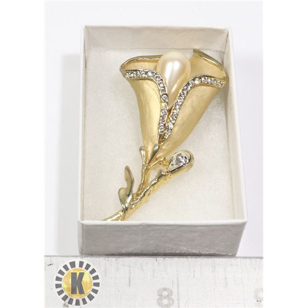 2.5" LARGE COSTUME FLOWER BROOCH W/ PEARL
