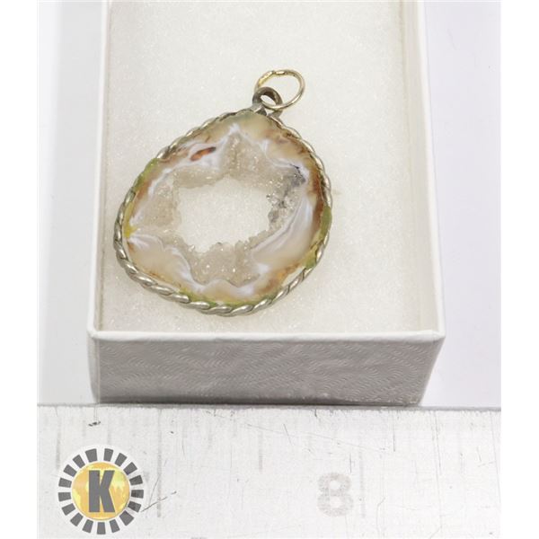 1'' DIAMETER COSTUME GEODE PENDANT