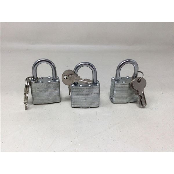 Lot of Keys and padlocks (3)