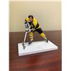 Image 2 : Adjustable Posing Figure and Puck - Hockeys Phil Esposito