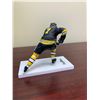 Image 3 : Adjustable Posing Figure and Puck - Hockeys Phil Esposito