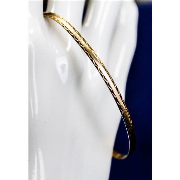 10K GOLD WOMANS BANGLE BRACELET 2.5''