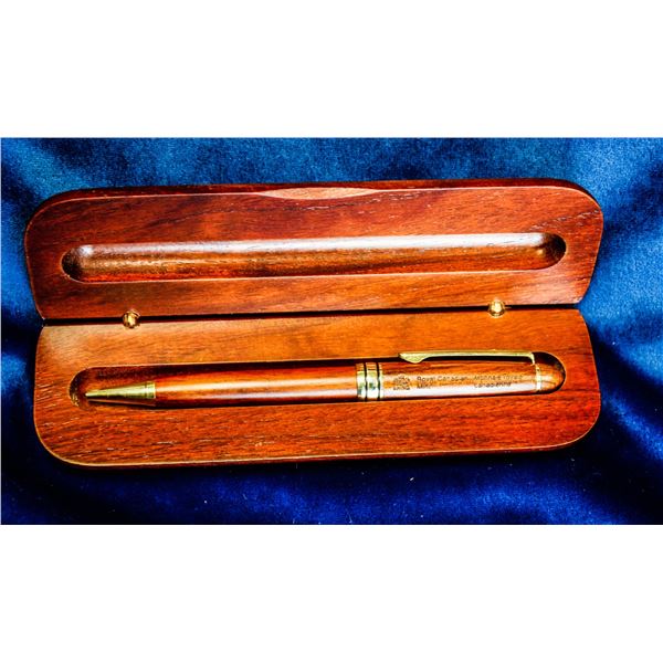 VINTAGE ROYAL CANADIAN MINT WOOD PEN BOX SET