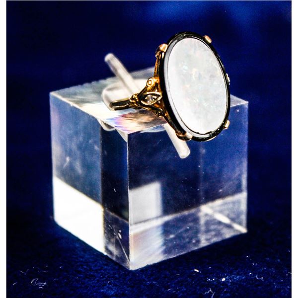 14K GOLD OPAL STYLE DRESS RING SIZE 5.5