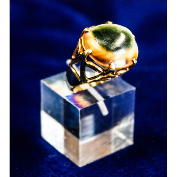 9.68G 10K GOLD RING WITH SHELL, SIZE 7.5