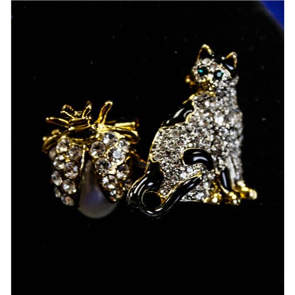 SET OF 2 BEAUTIFUL VINTAGE COSTUME BROOCHES