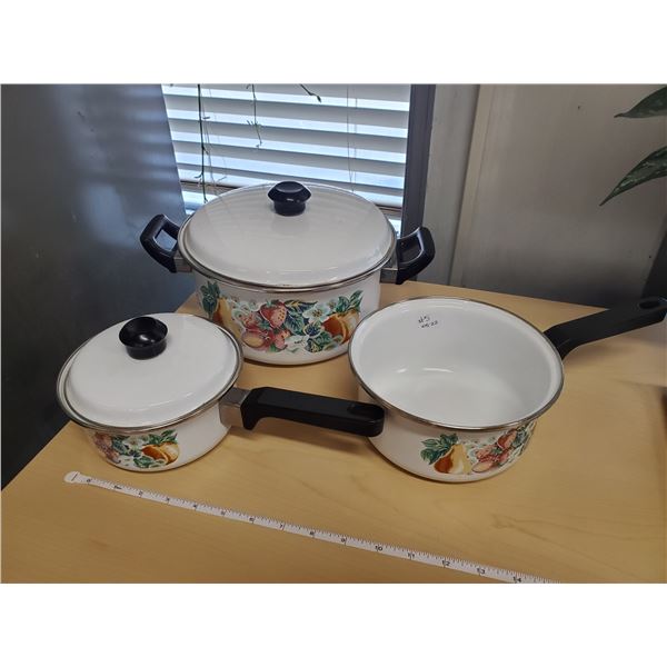 SET OF 3 PORCELAIN POTS