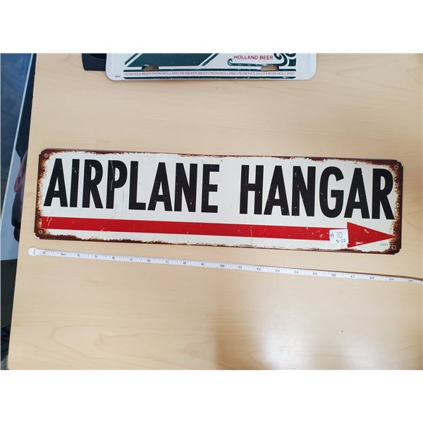 AIRPLANE HANGAR 20 X 5" (METAL)