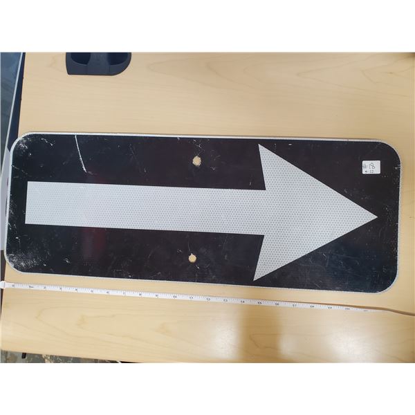 ONE WAY SIGN (METAL) 33.5 X 9"