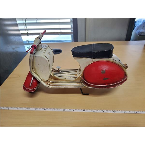 11" TIN VESPA