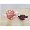 Image 2 : 2 TEA POTS (ONE WITH CHIP)