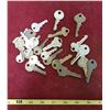 Image 1 : Lot Vintage Keys - 25