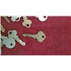 Image 2 : Lot Vintage Keys - 25