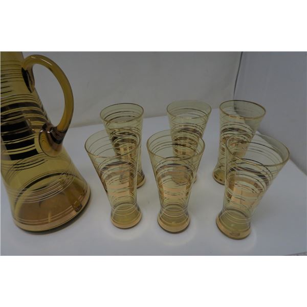 VINTAGE PITCHER W/ 6 GLASSES