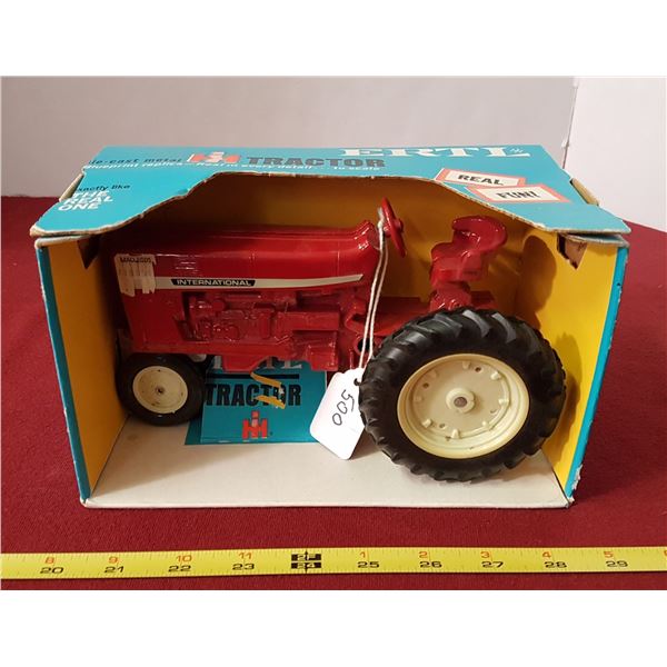 Die Cast International Tractor Model 415