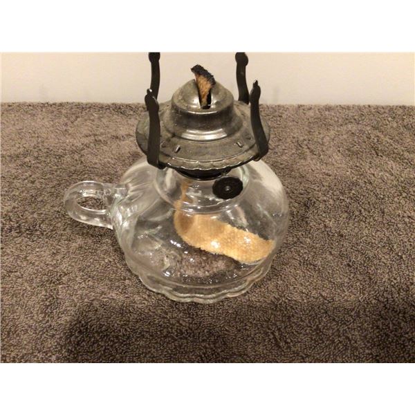 Small vintage oil lamp, no chimney - 2 photos