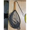 Image 2 : wood fish net