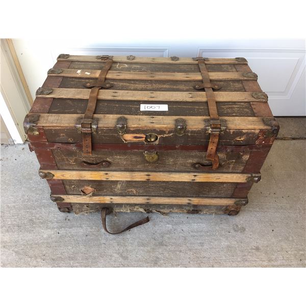 Vintage trunk 34 x 20 x 22 inches
