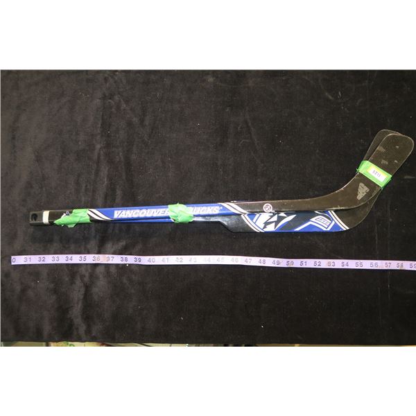 #1128 - Vancouver Canucks Goalie And Player Mini - Sticks (2)
