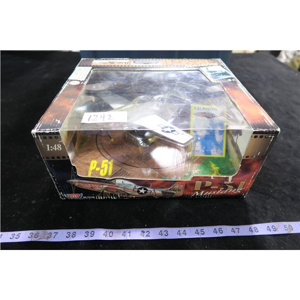 #1242 - Motor Max WW2 P-51 Mustang DIE CAST Scale 1:48 Unopened