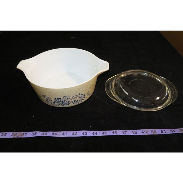 Pyrex Casserole Dish with Mismatched lid