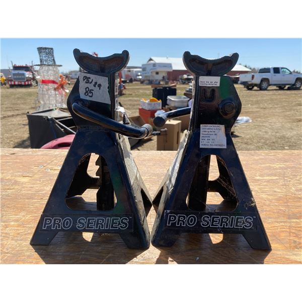 2 Jack Stands