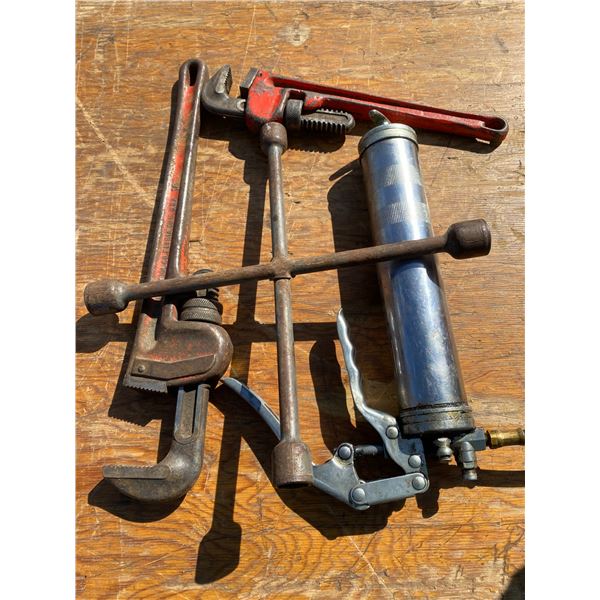 2 Pipe Wrenches + Grease Gun