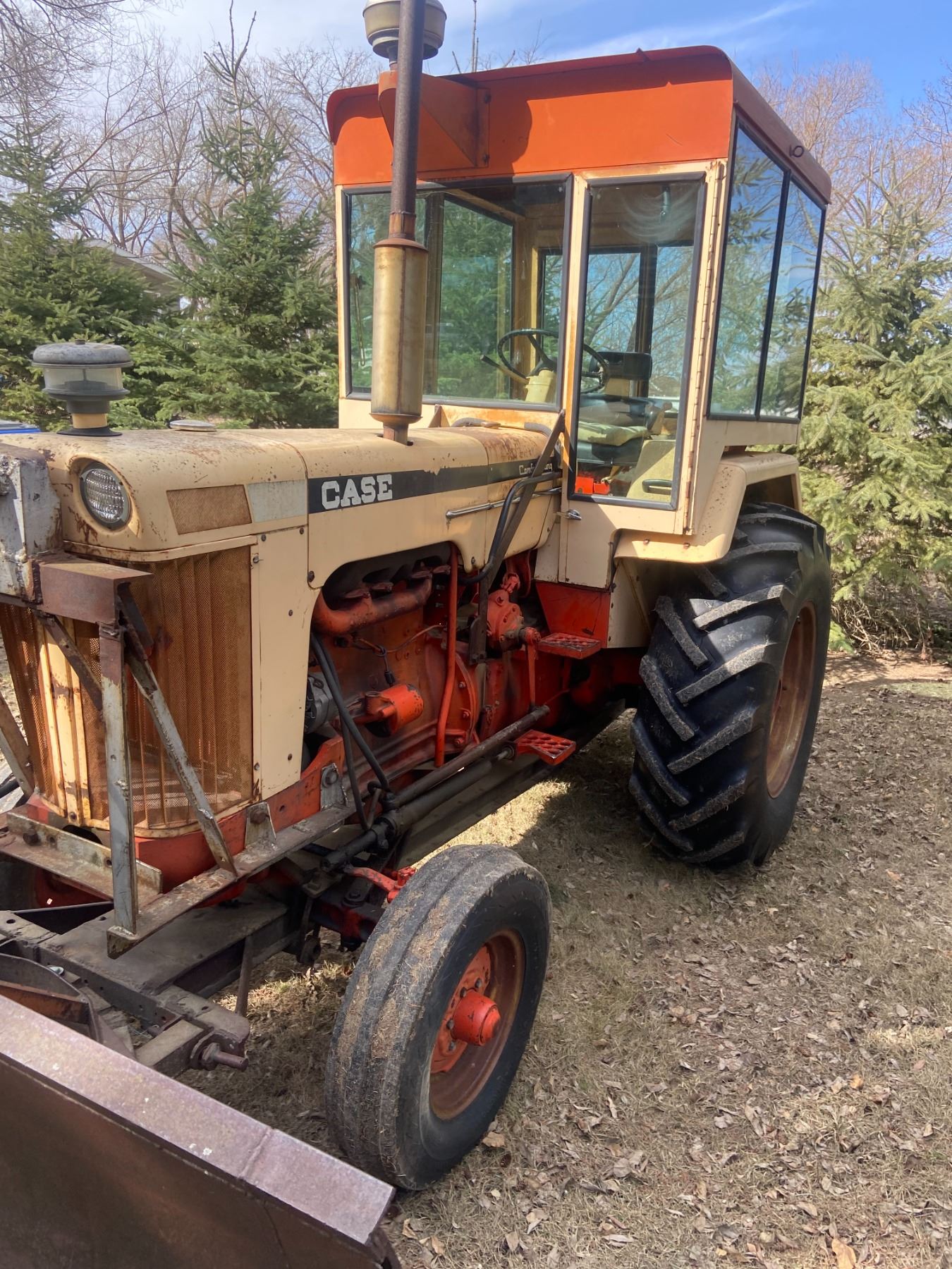 730 Case Comfort King Tractor & Cab c/w blade Model 732 Serial 8292817 18.430 tires