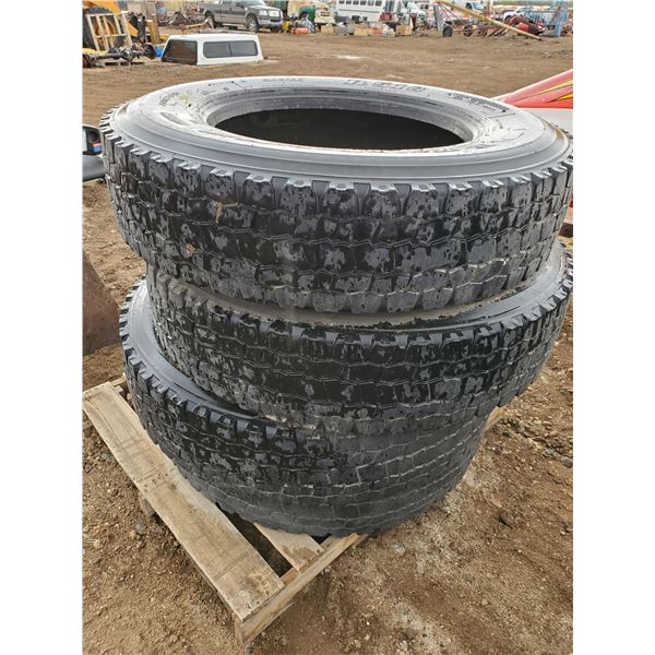 4 Road Lux tires 11R 24.5