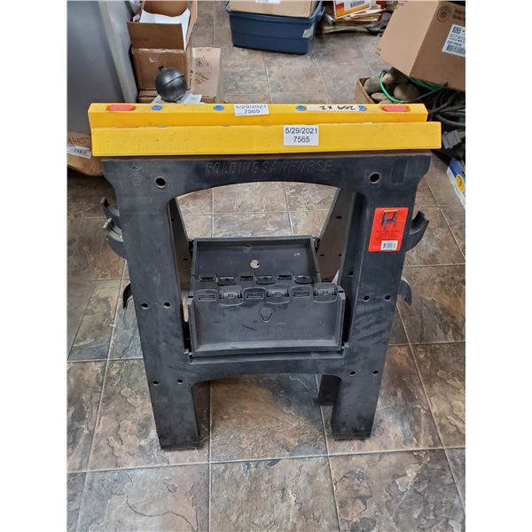 2 plastic saw horses