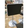 Image 4 : 2 X Metal and Leather Bar Stools