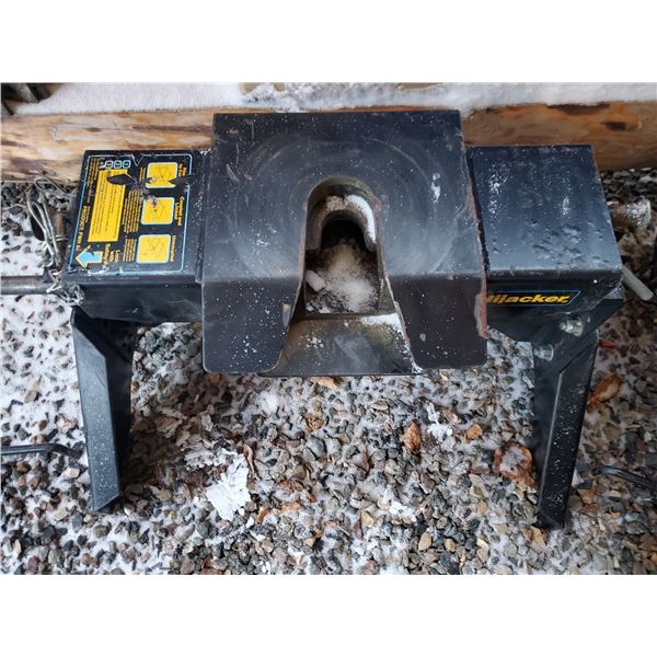 1600 lb Hijacker 5th Wheel Hitch. Complete with rails and frame support brackets.