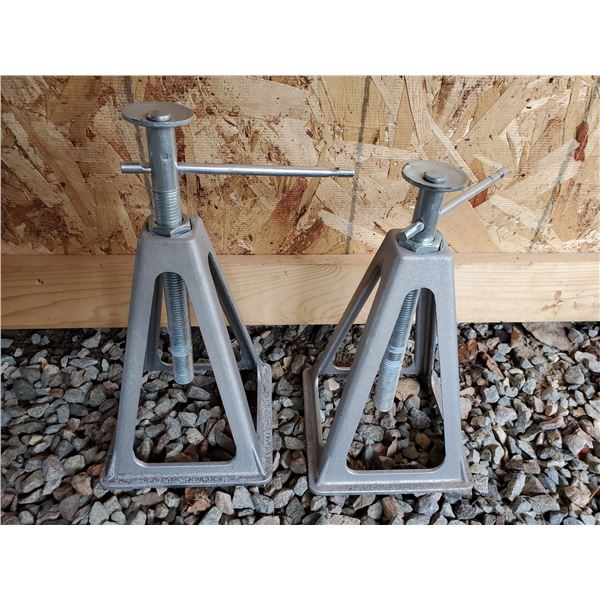 2 RV Stabilizing Jacks