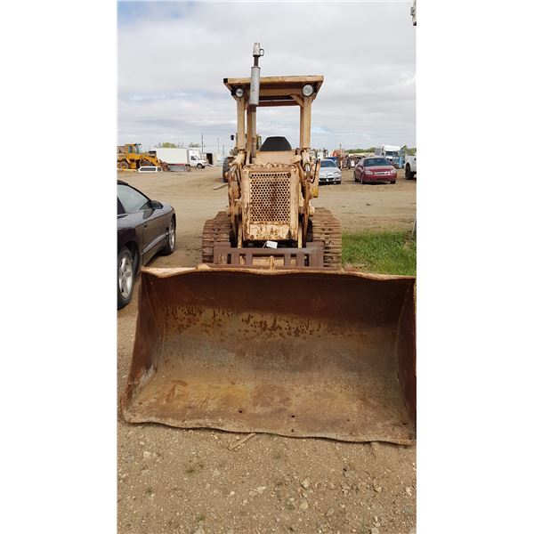 International 100 Series C Crawler With 66" Bucket