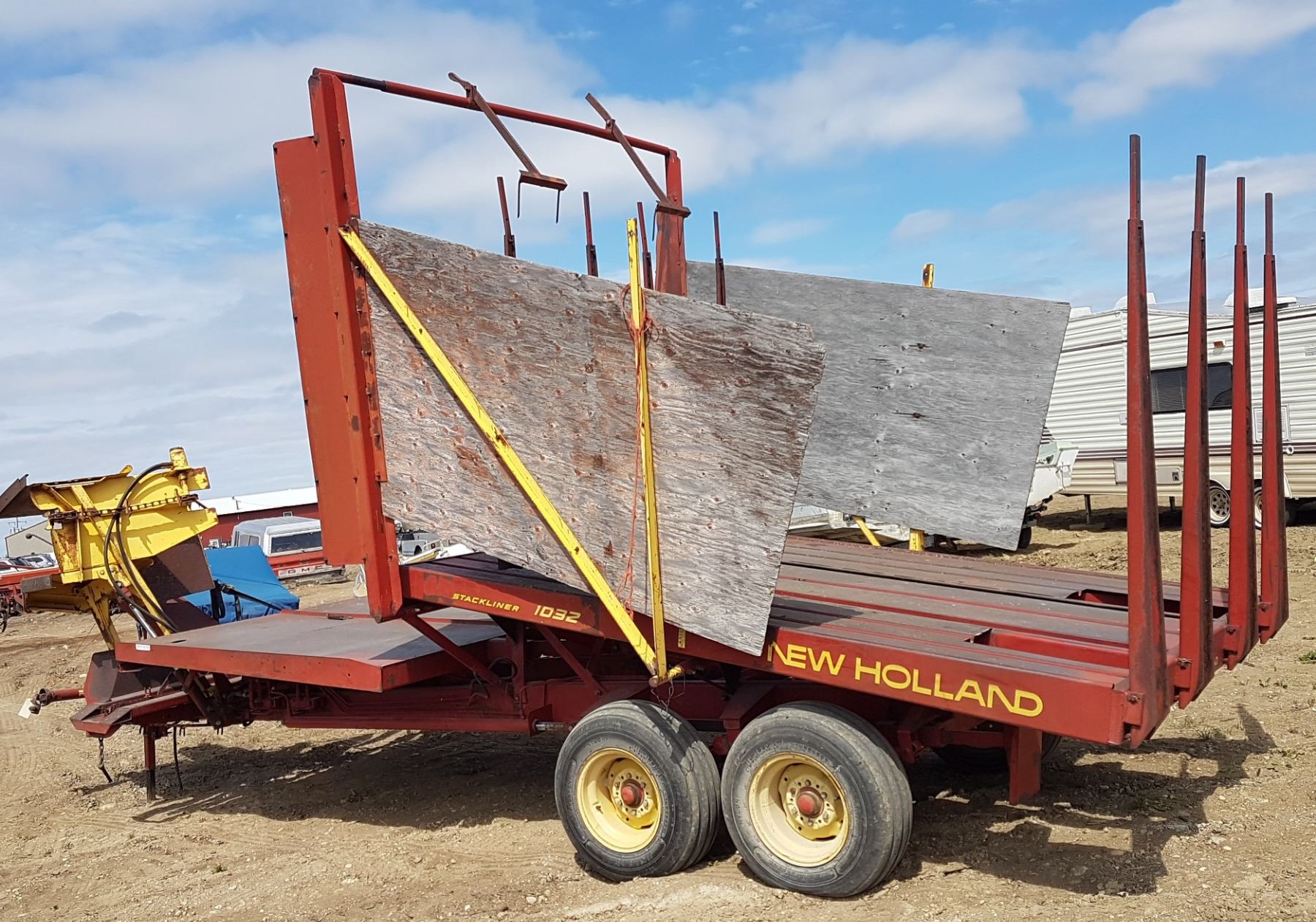 Stack Wagon Bale Wagon New Holland 1032 Stack Liner