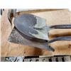 Image 2 : SHORT HANDLED SPADE & SQUARE SHOVEL