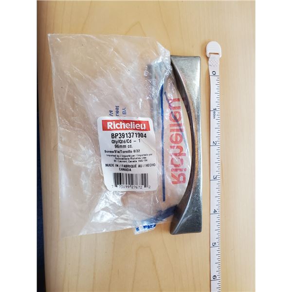 DRAWER PULLS X EIGHT 96MM