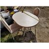 Image 1 : TABLE & 2 CHAIRS