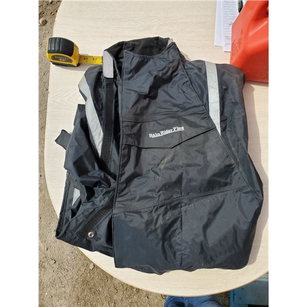 RAIN SUIT (MEDIUM)