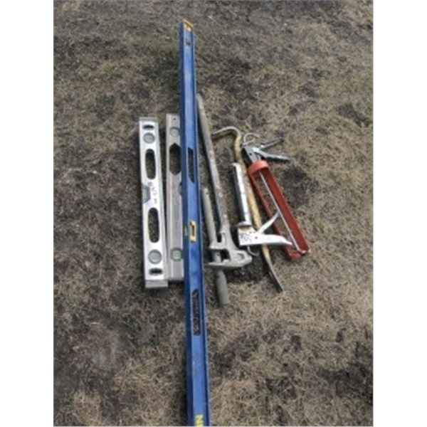 3 LEVELS; WRECKING BARS; CAULKING GUN