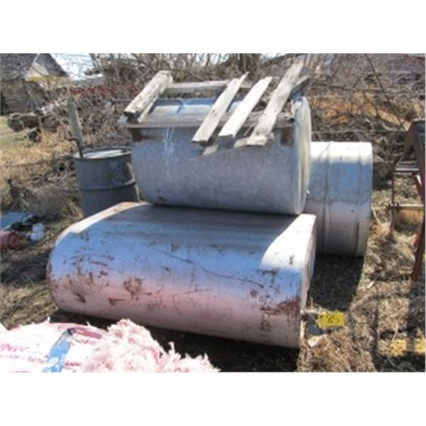 APPROX 4 FUEL TANKS INCLUDING PRESSED DRUM