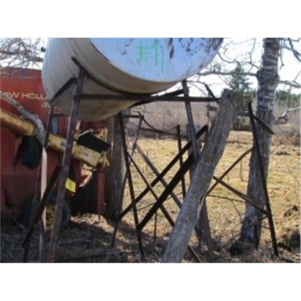300 GALLON FUEL TANK C/W 2 STANDS