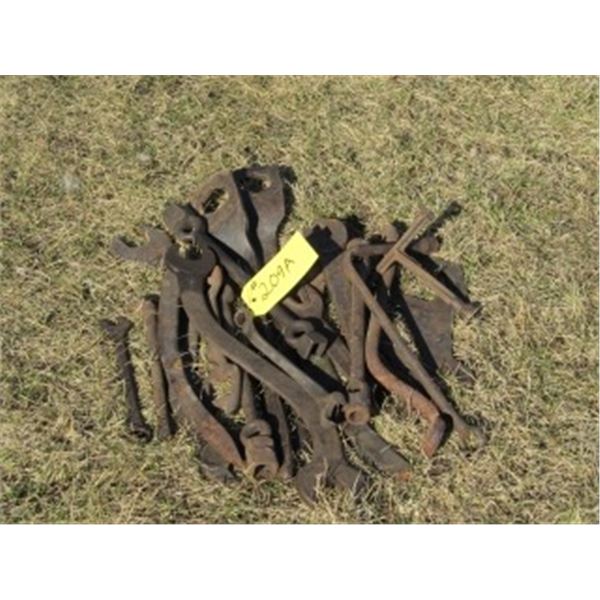 QUANTITY OF ANTIQUE WRENCHES